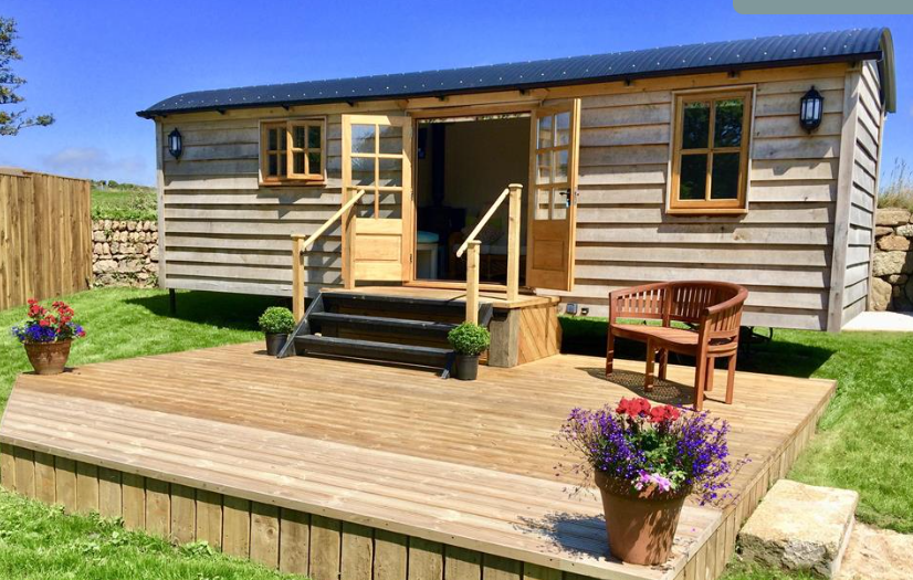 shepherds hut with deck/veranda